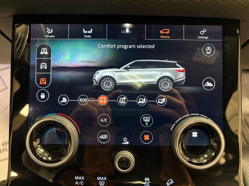 Used 2019 Land Rover Range Rover Velar R-Dynamic SE image 19
