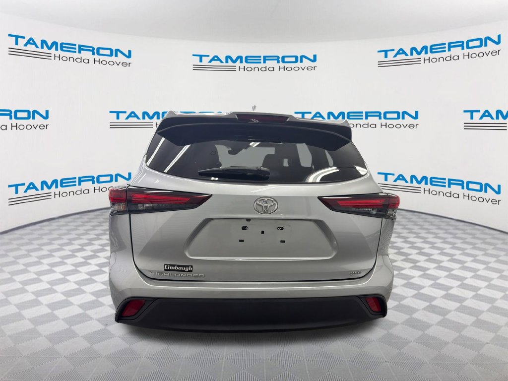 Used 2024 Toyota Highlander XLE FWD image 4