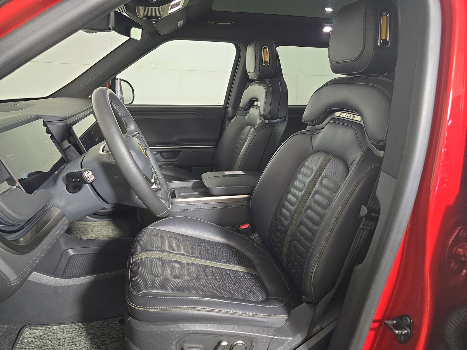 Used 2025 Rivian R1S Adventure image 20
