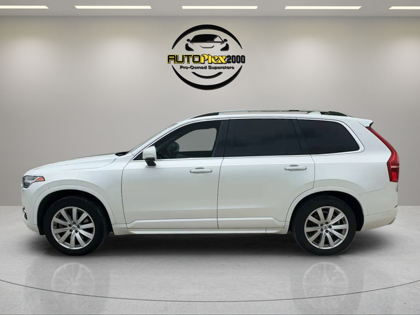 Used 2017 Volvo XC90 T6 Momentum w/ Vision Package AWD/4WD image 4