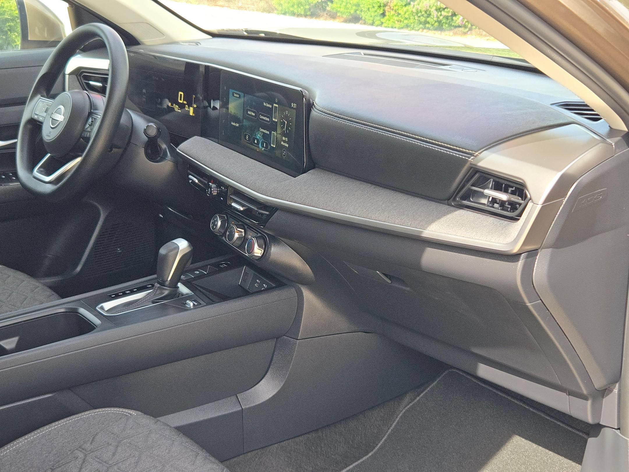 Certified 2025 Nissan Kicks SV FWD image 27