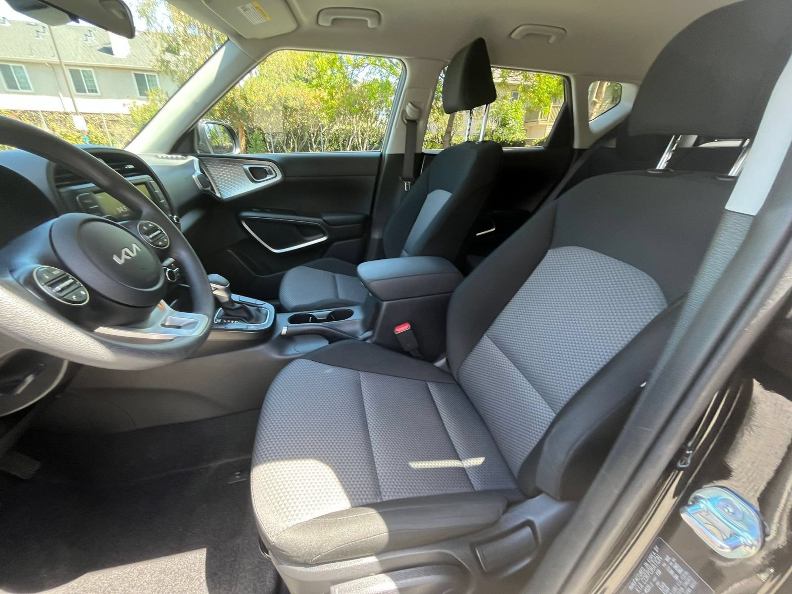 Used 2025 Kia Soul LX w/ LX Technology Package FWD image 24