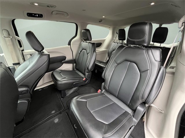 Used 2024 Chrysler Pacifica Touring-L image 32