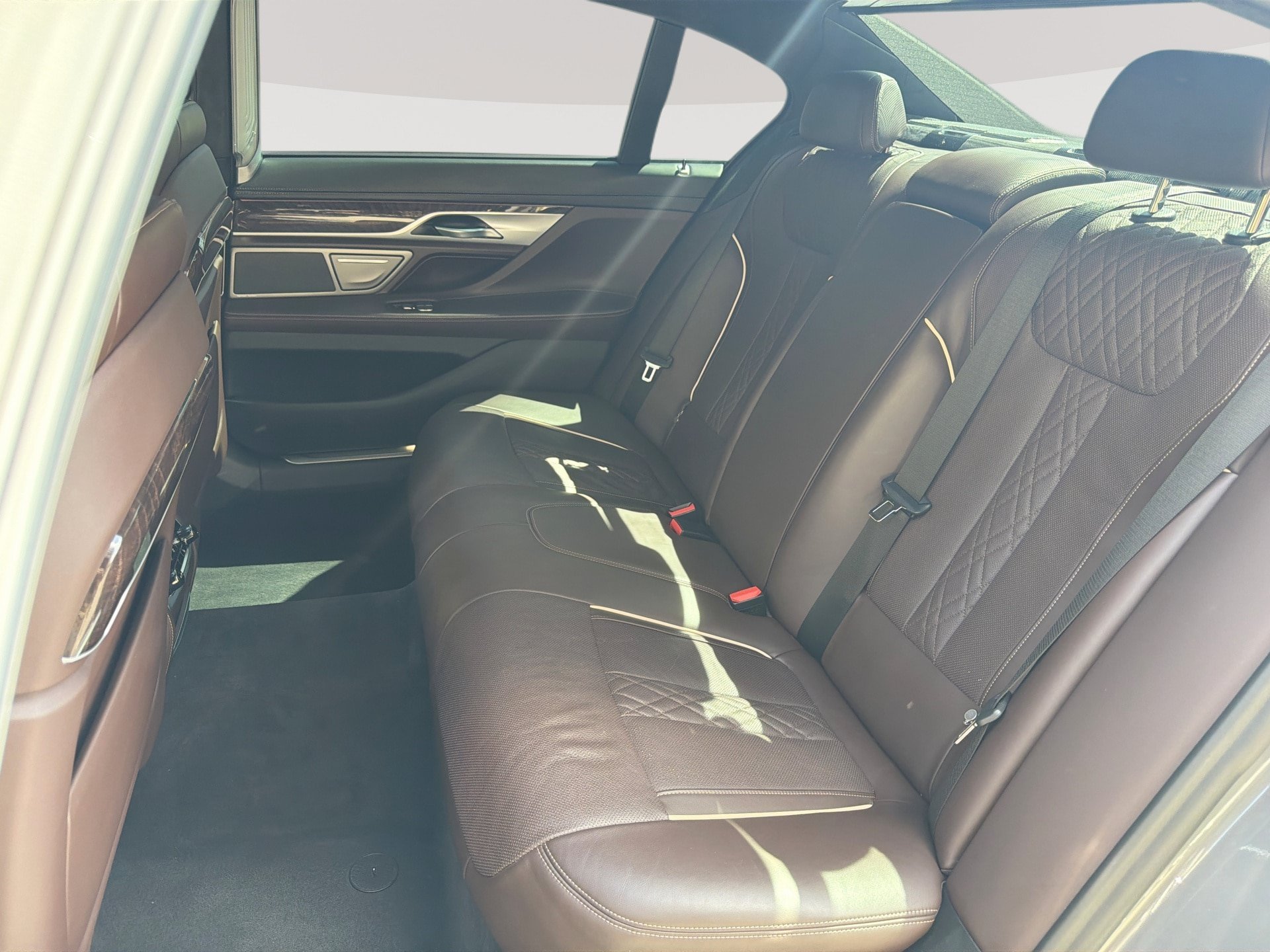 Used 2021 BMW 750i xDrive w/ Executive Package AWD/4WD image 26