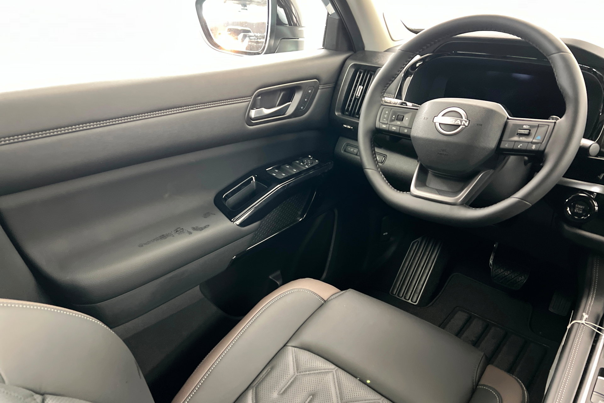 New 2026 Nissan Pathfinder Platinum image 11