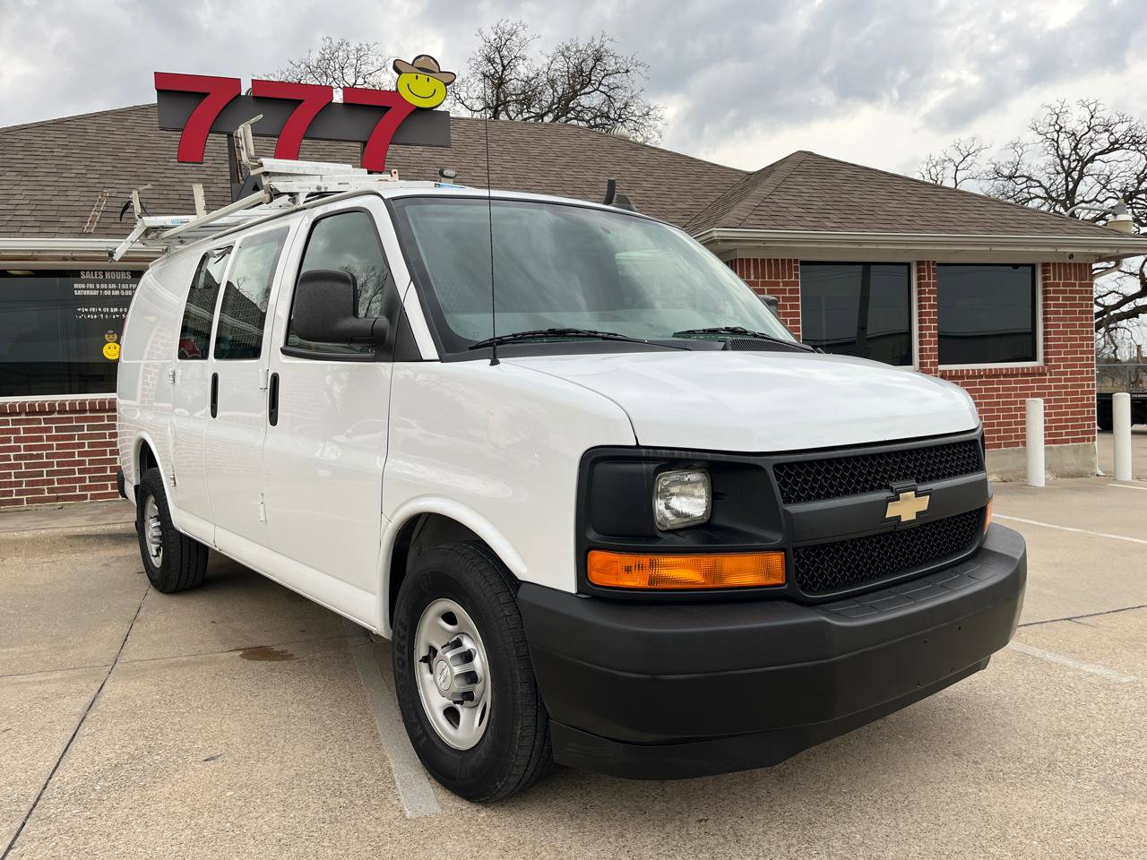 Used 2017 Chevrolet Express 2500 image 1