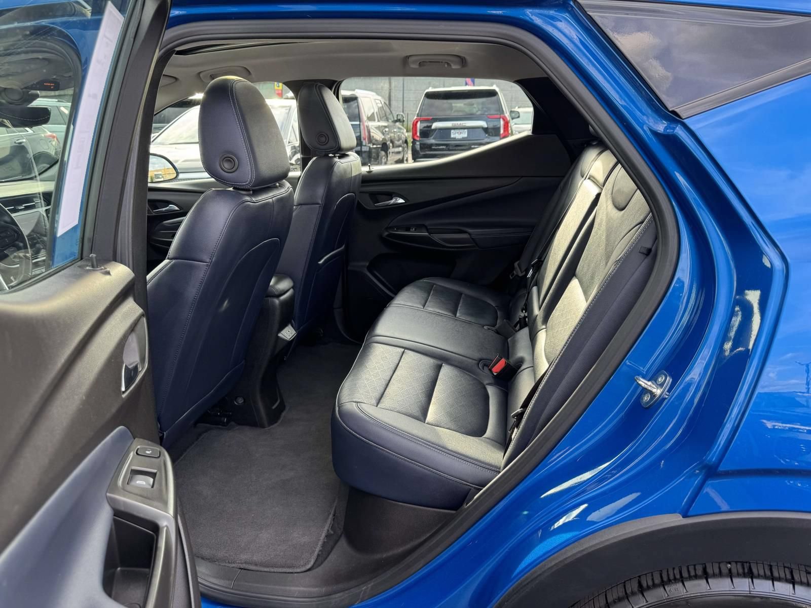 Used 2023 Chevrolet Bolt EUV Premier w/ Sun & Sound Package FWD image 23