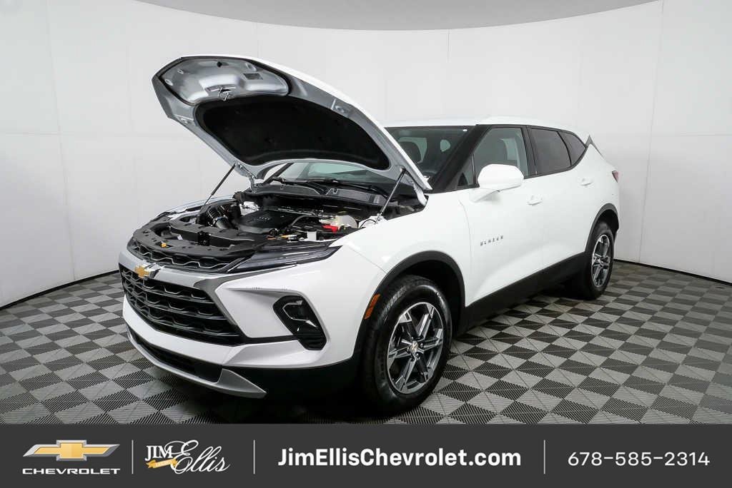Certified 2025 Chevrolet Blazer LT FWD image 30