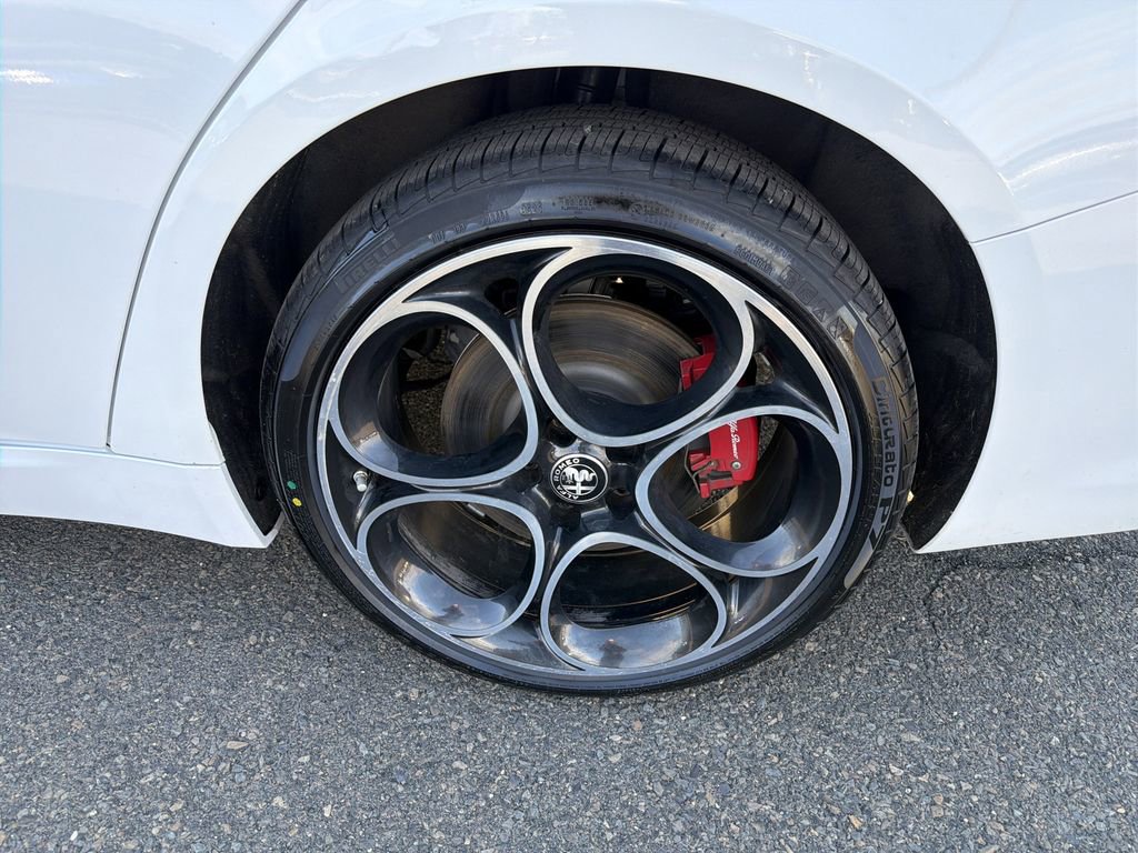 Used 2022 Alfa Romeo Giulia Veloce image 30