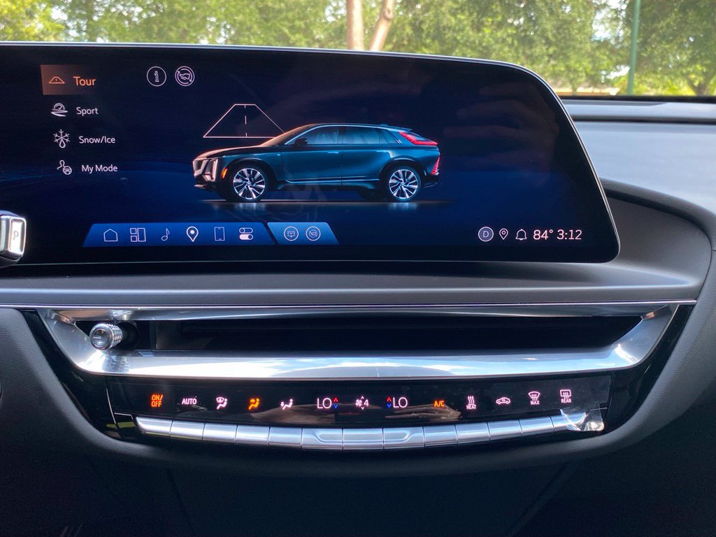 Used 2024 Cadillac Lyriq Tech RWD image 29