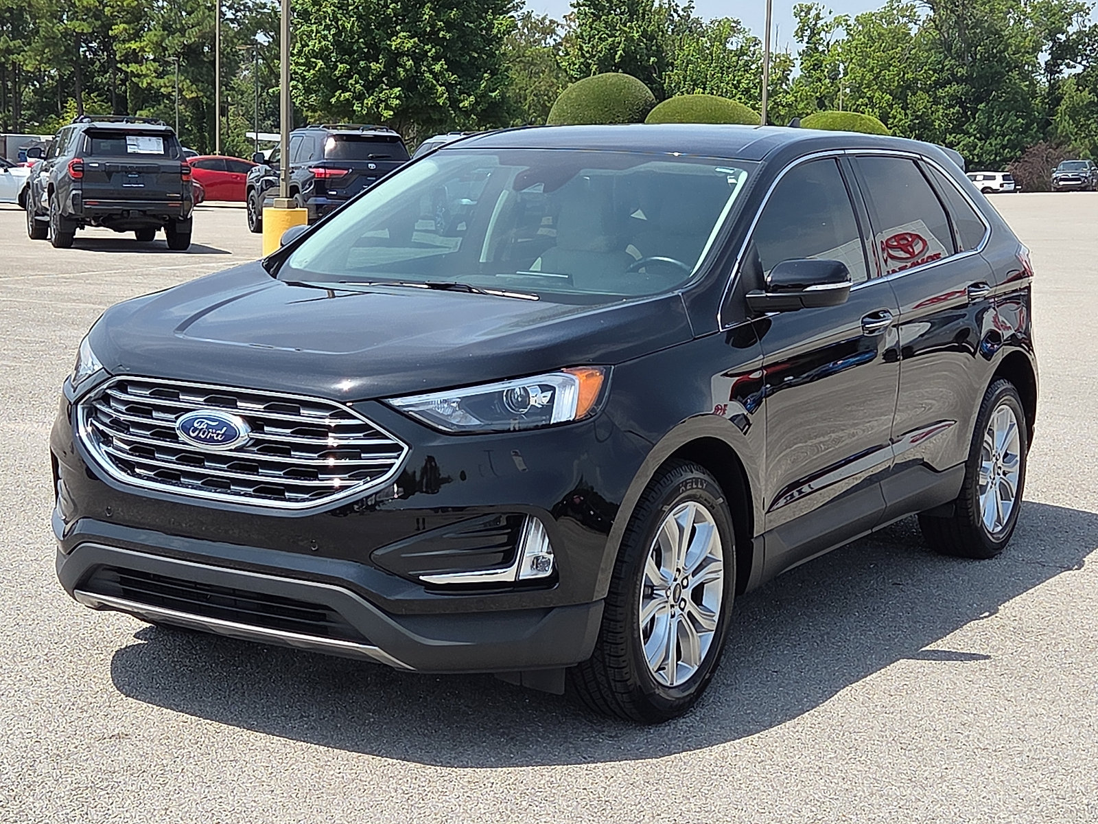 Used 2023 Ford Edge Titanium w/ Cargo Accessory Package AWD/4WD image 2