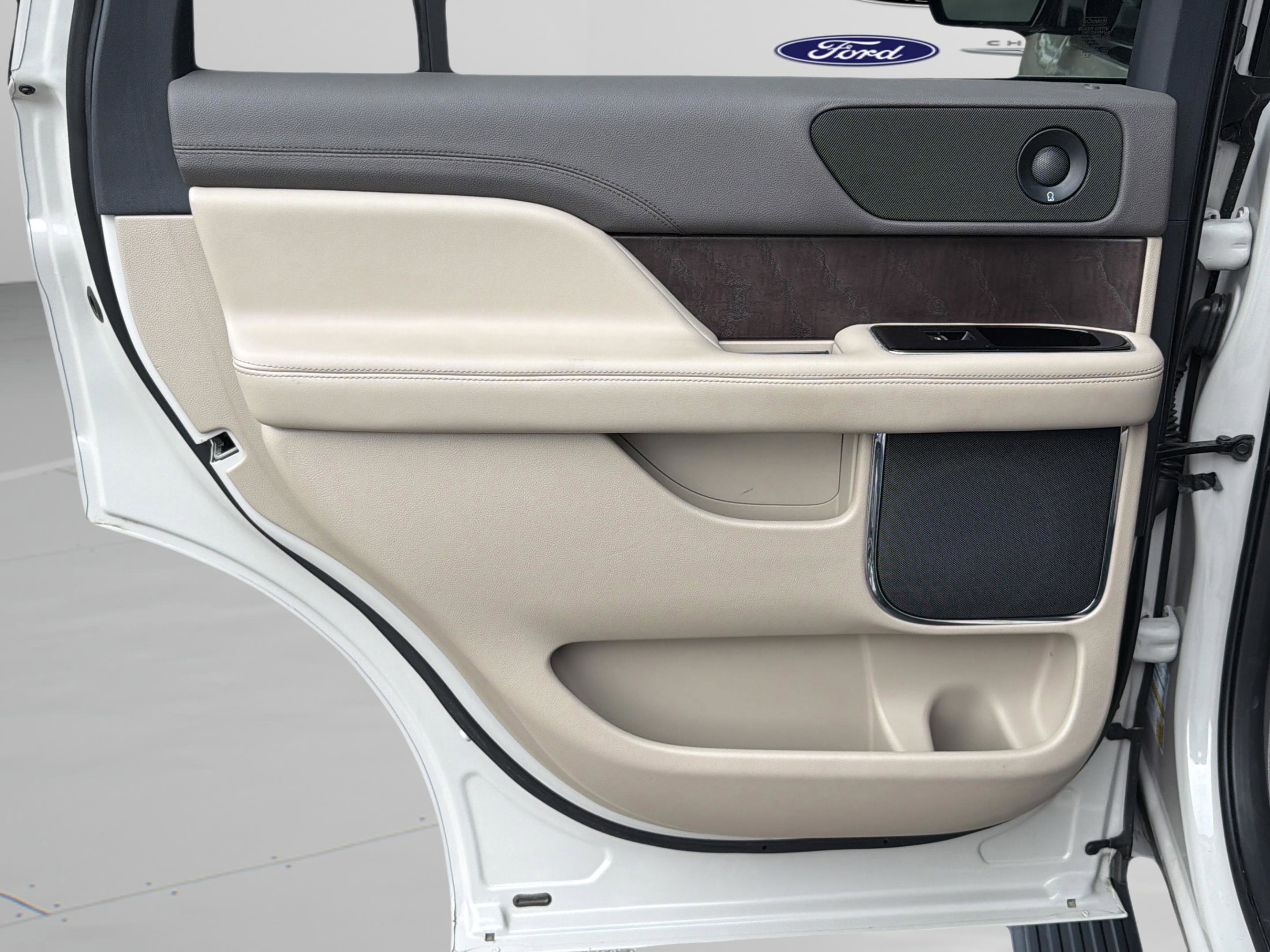 Used 2024 Lincoln Navigator Premiere image 44