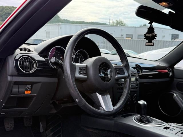 Used 2008 MAZDA MX-5 Miata Grand Touring w/ Suspension Pkg RWD image 2