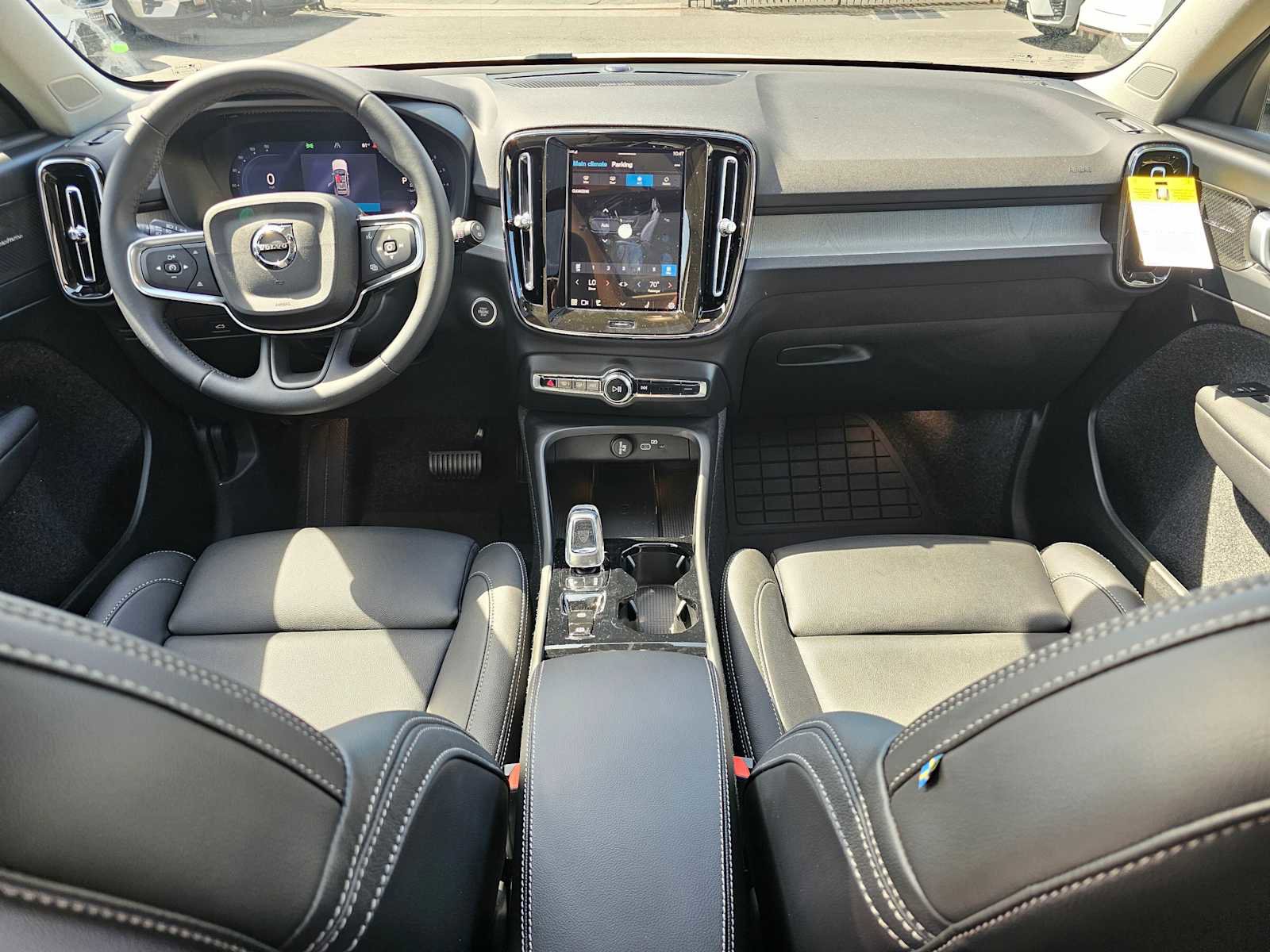 New 2025 Volvo XC40 B5 Ultra w/ Protection Package Premier image 17