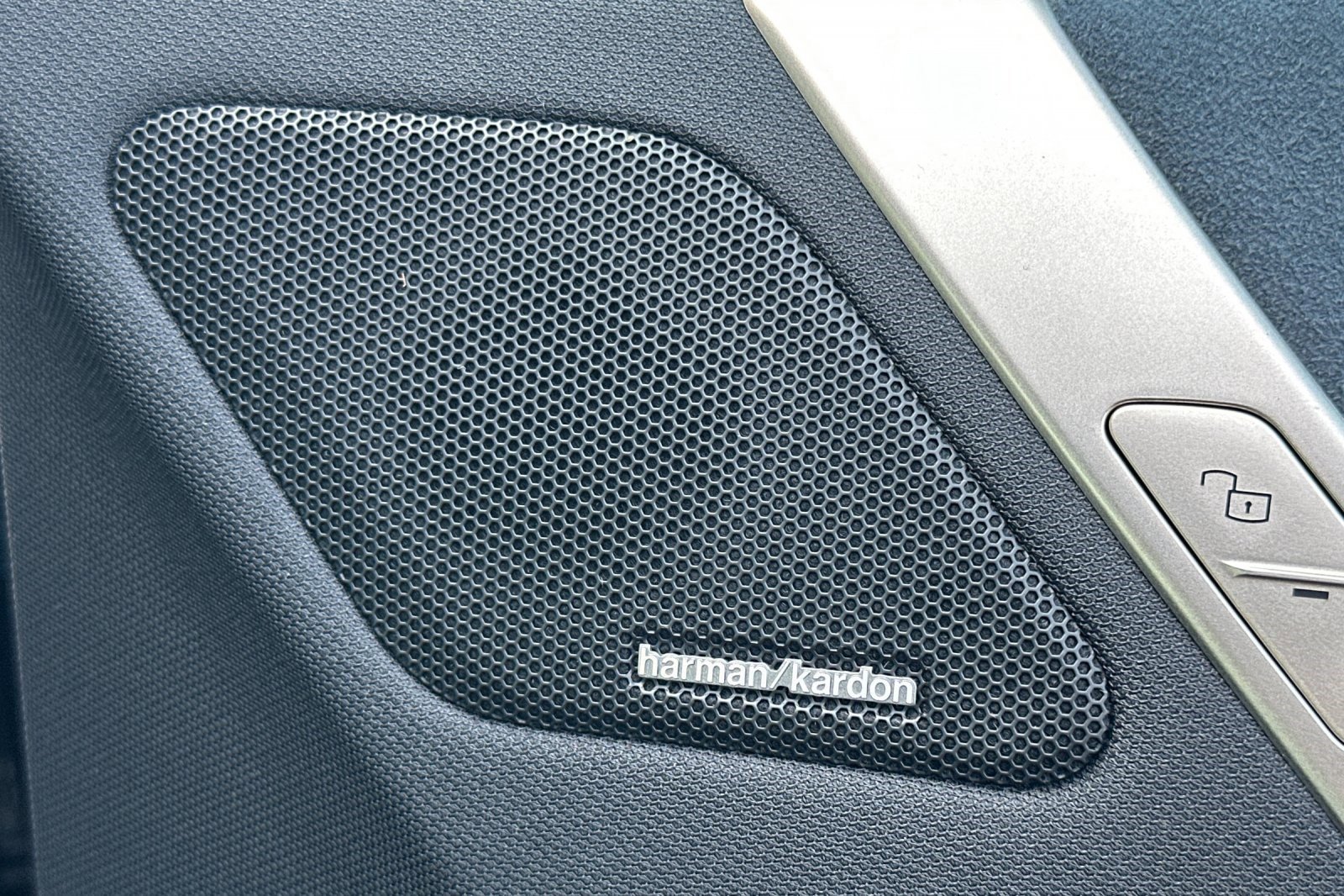 Used 2023 BMW iX xDrive50 w/ Premium Package image 23