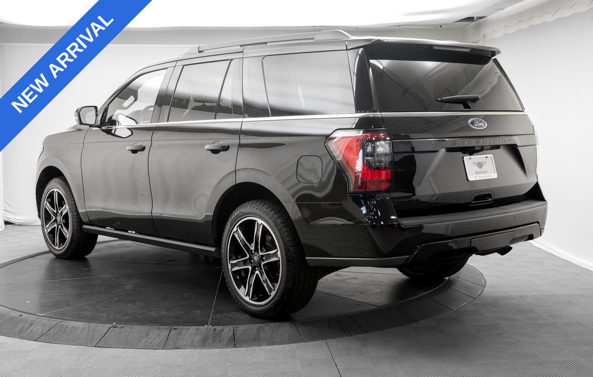 Used 2021 Ford Expedition Limited AWD/4WD image 5