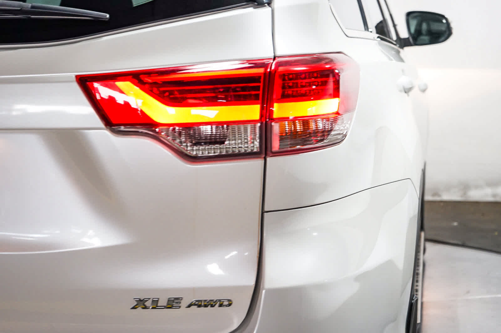 Certified 2019 Toyota Highlander XLE AWD/4WD image 12