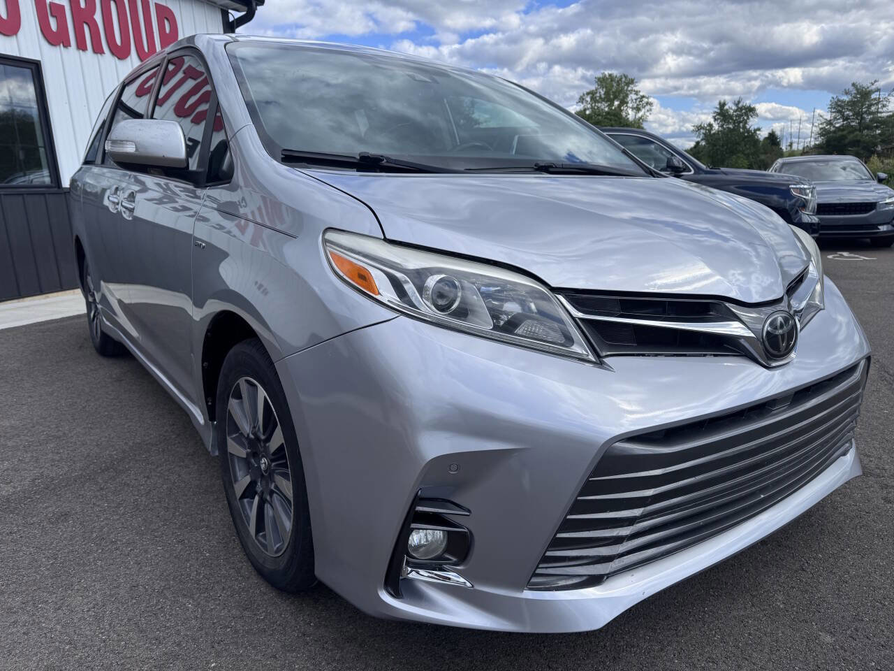 Used 2019 Toyota Sienna Limited AWD/4WD image 2