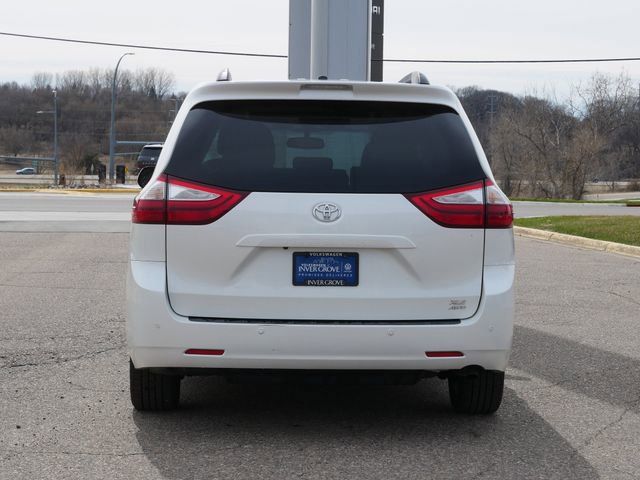 Used 2017 Toyota Sienna XLE image 6