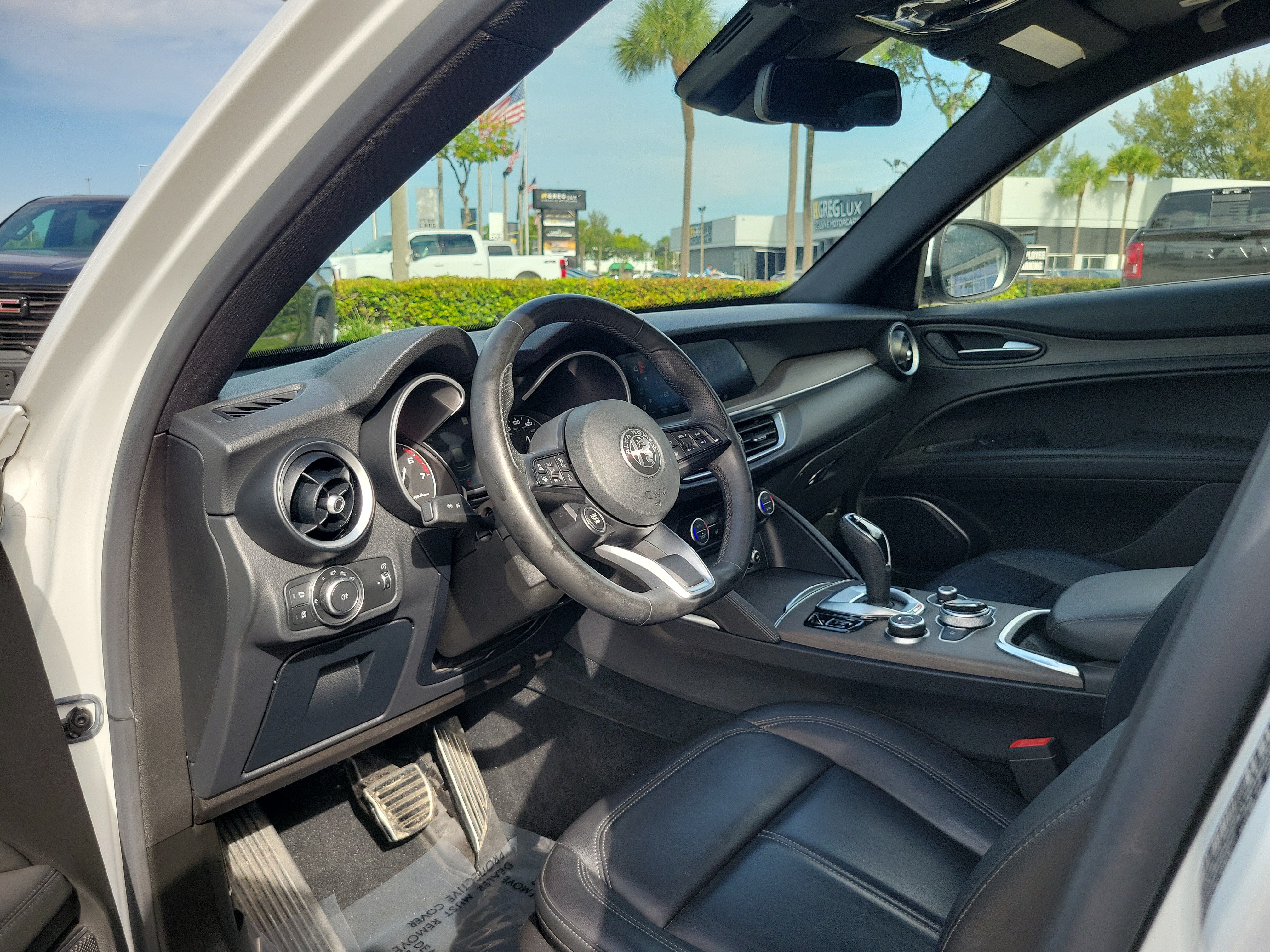 Used 2023 Alfa Romeo Stelvio Ti w/ Active Assist Plus Package AWD/4WD image 9