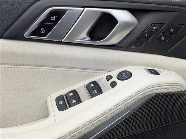Used 2022 BMW X5 sDrive40i w/ M Sport Package RWD image 8