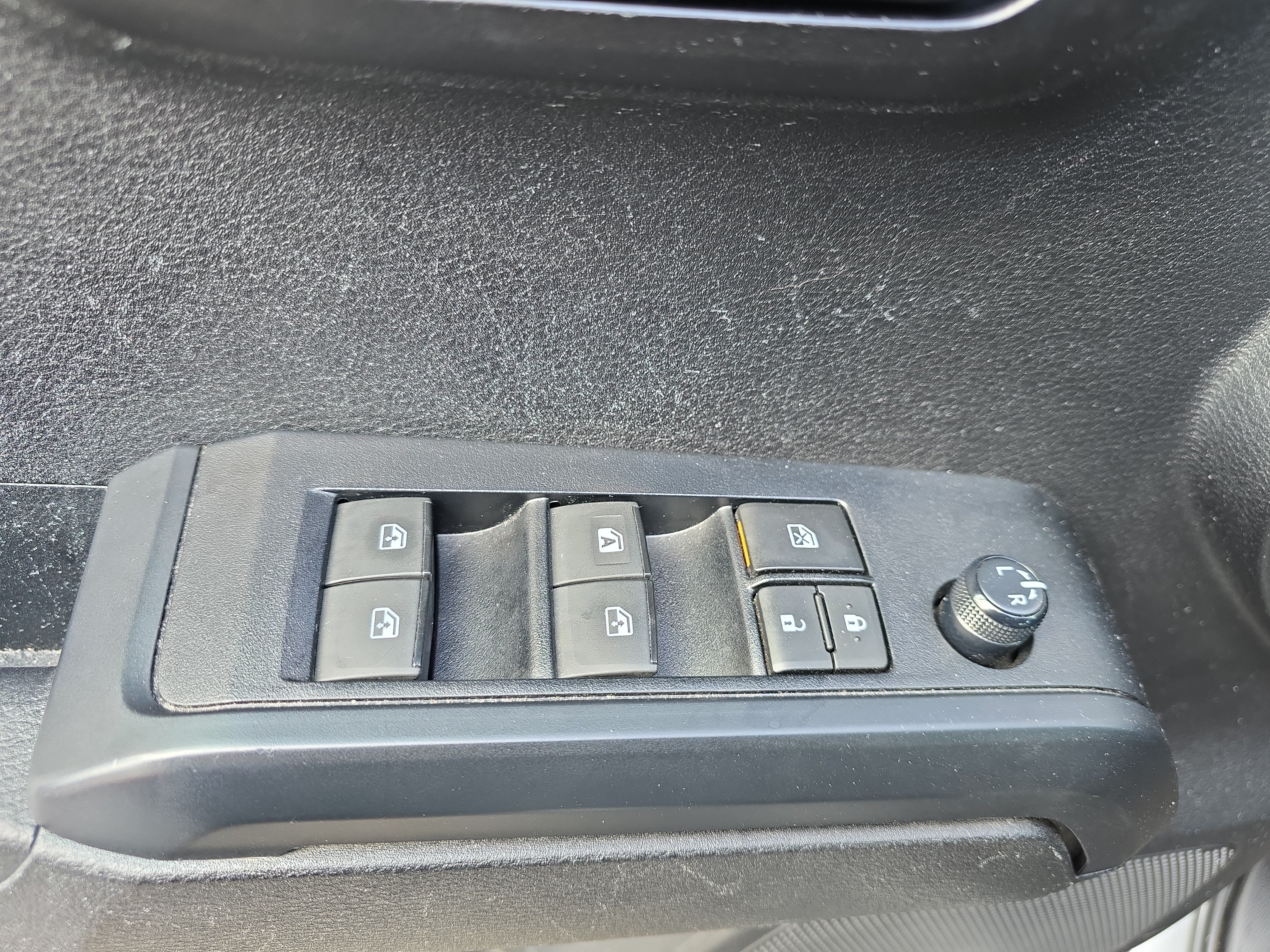 Used 2022 Toyota Tacoma SR AWD/4WD image 17