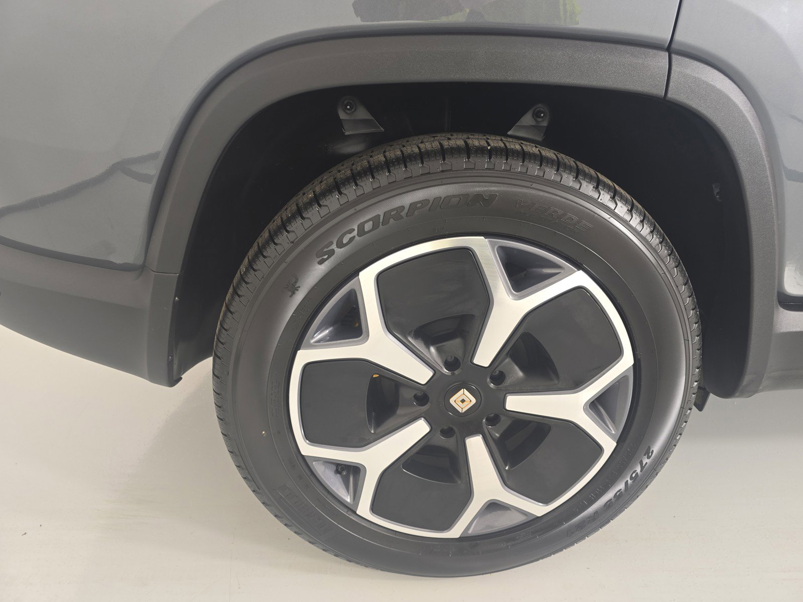 Used 2024 Rivian R1S Adventure AWD/4WD image 12