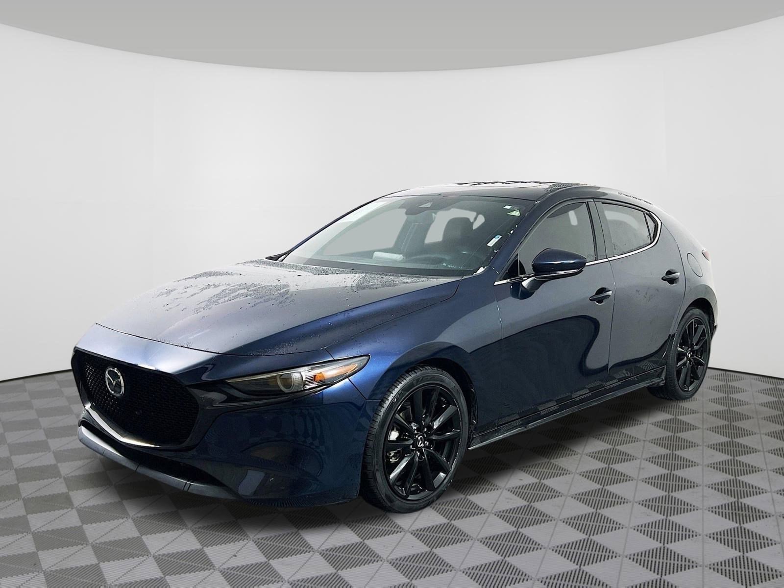 Used 2020 MAZDA MAZDA3 Hatchback w/ Premium Package image 2