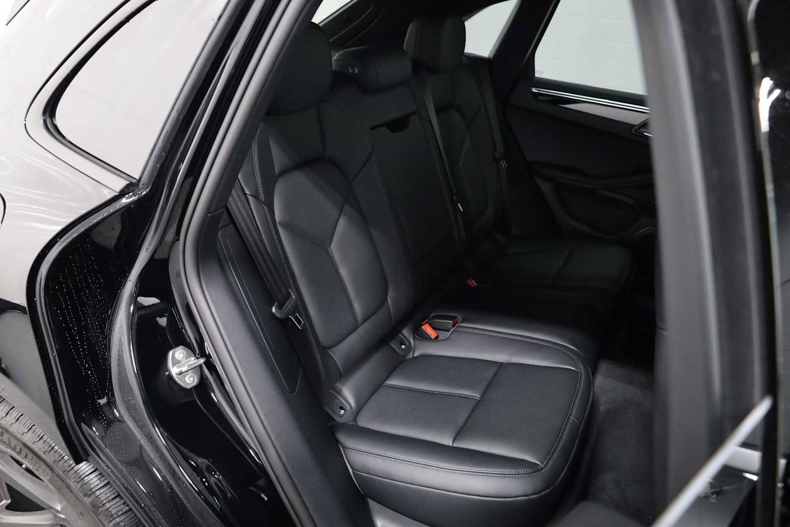 New 2026 Porsche Macan image 37