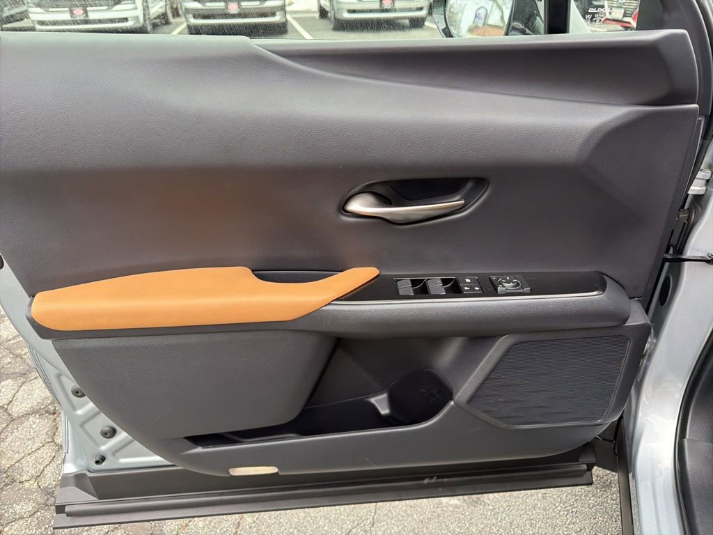 Used 2023 Lexus UX 250h AWD w/ Premium Package image 15