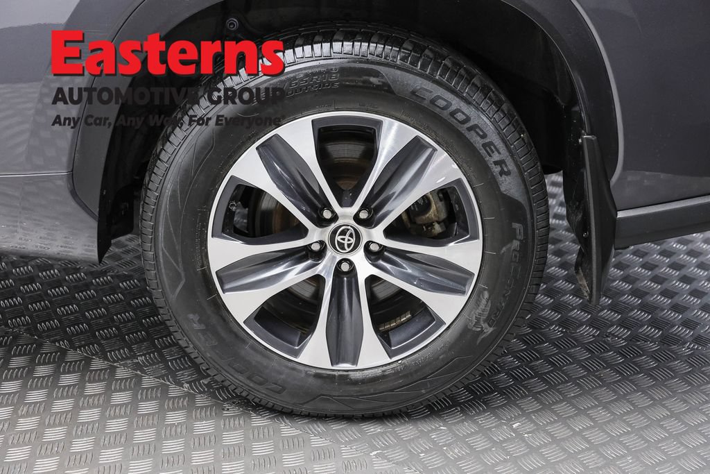 Used 2022 Toyota Highlander XLE AWD/4WD image 8