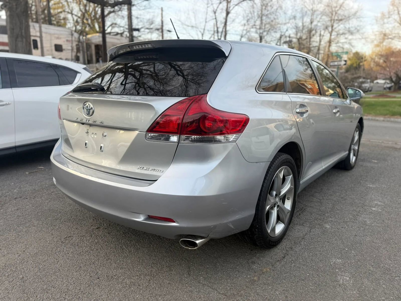 Used 2015 Toyota Venza XLE w/ XLE Premium Package image 4