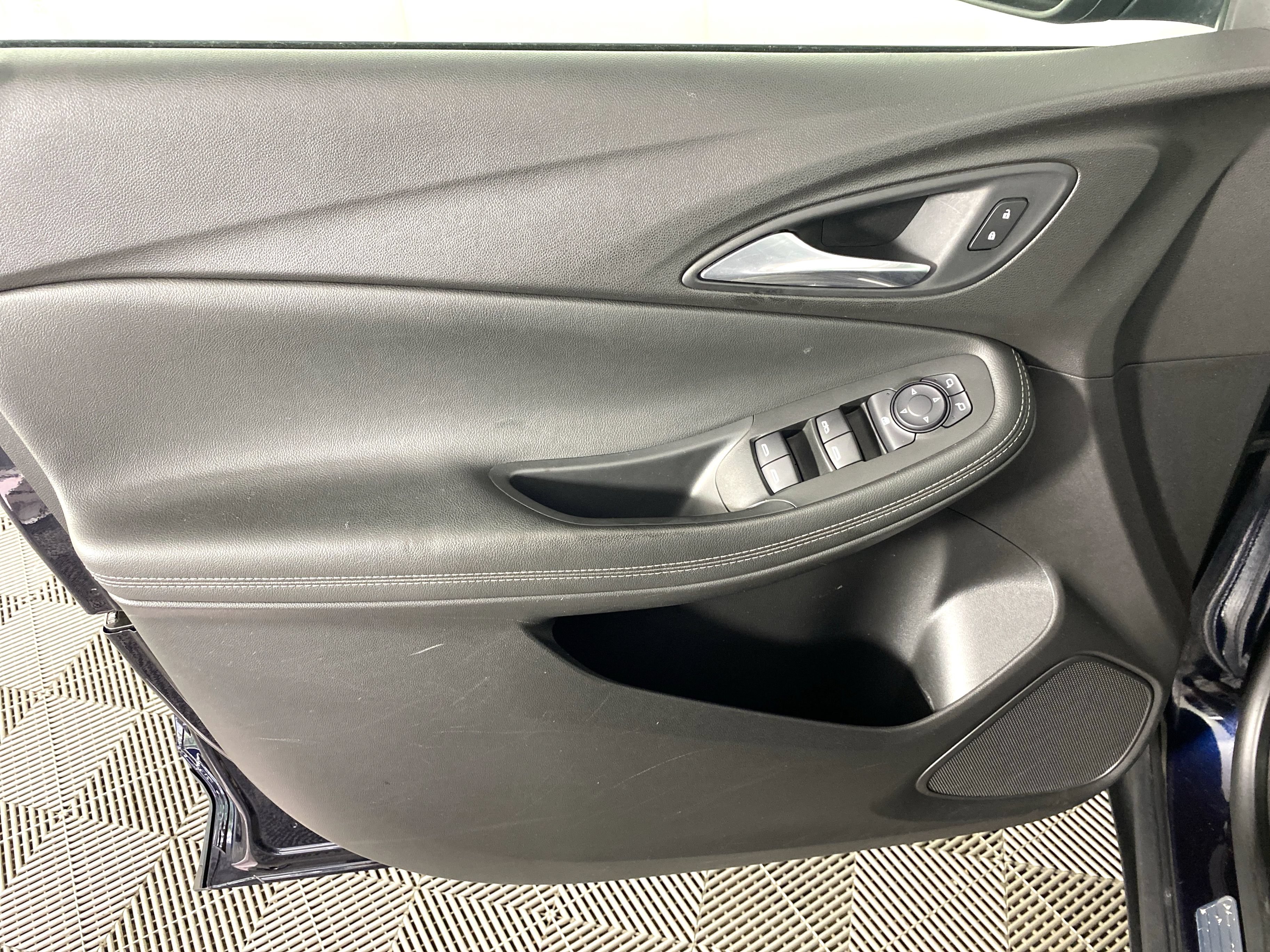 Used 2020 Buick Encore GX Preferred w/ Cold Weather Comfort Package FWD image 13