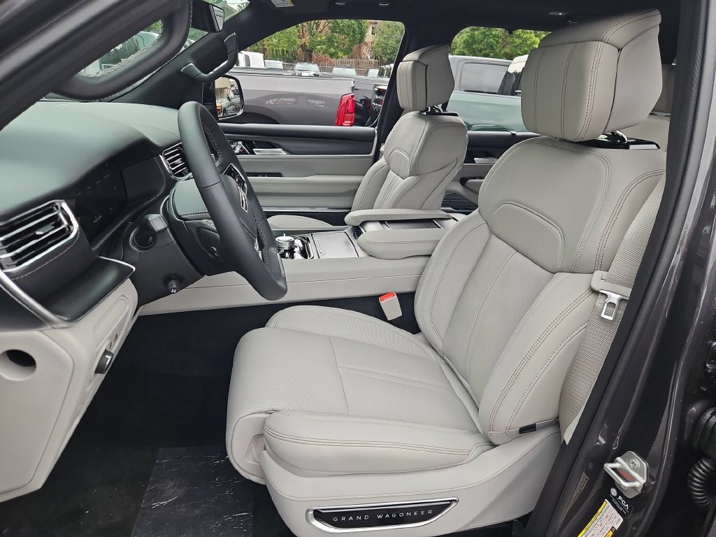 New 2026 Jeep Grand Wagoneer Summit w/ 8-Passenger Seating Package AWD/4WD image 12