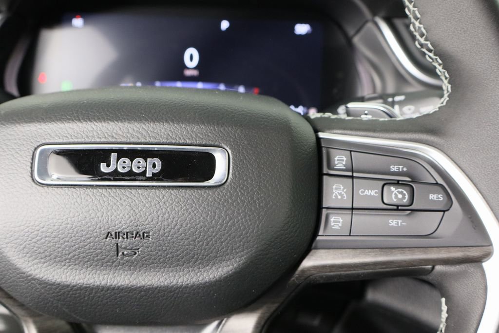 New 2025 Jeep Grand Cherokee Limited w/ Black Appearance Package image 10