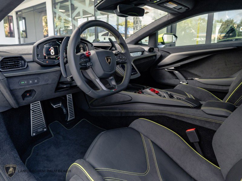 Used 2025 Lamborghini Revuelto AWD/4WD image 17