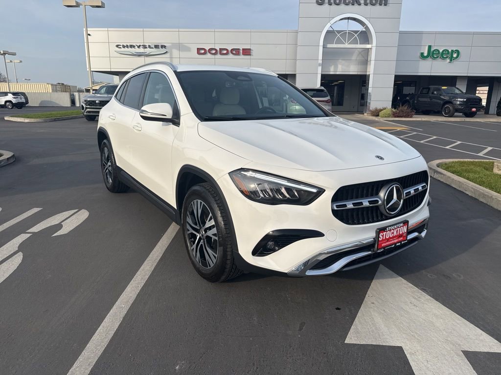 Used 2025 Mercedes-Benz GLA 250 4MATIC image 2