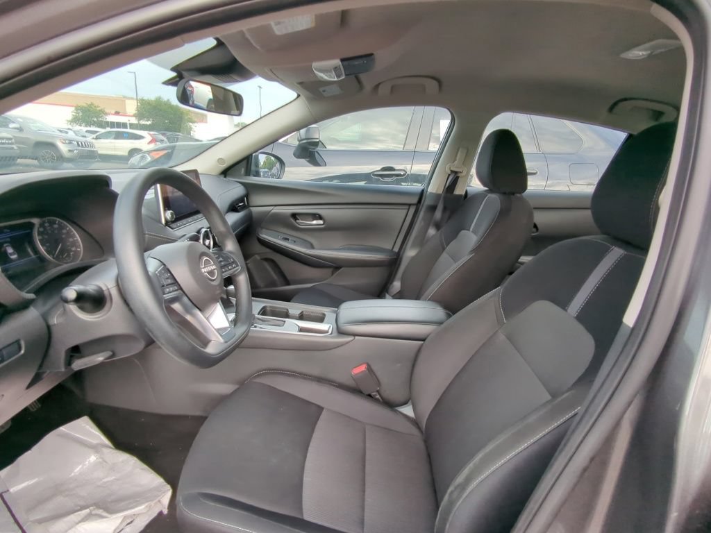 Used 2025 Nissan Sentra SV FWD image 6