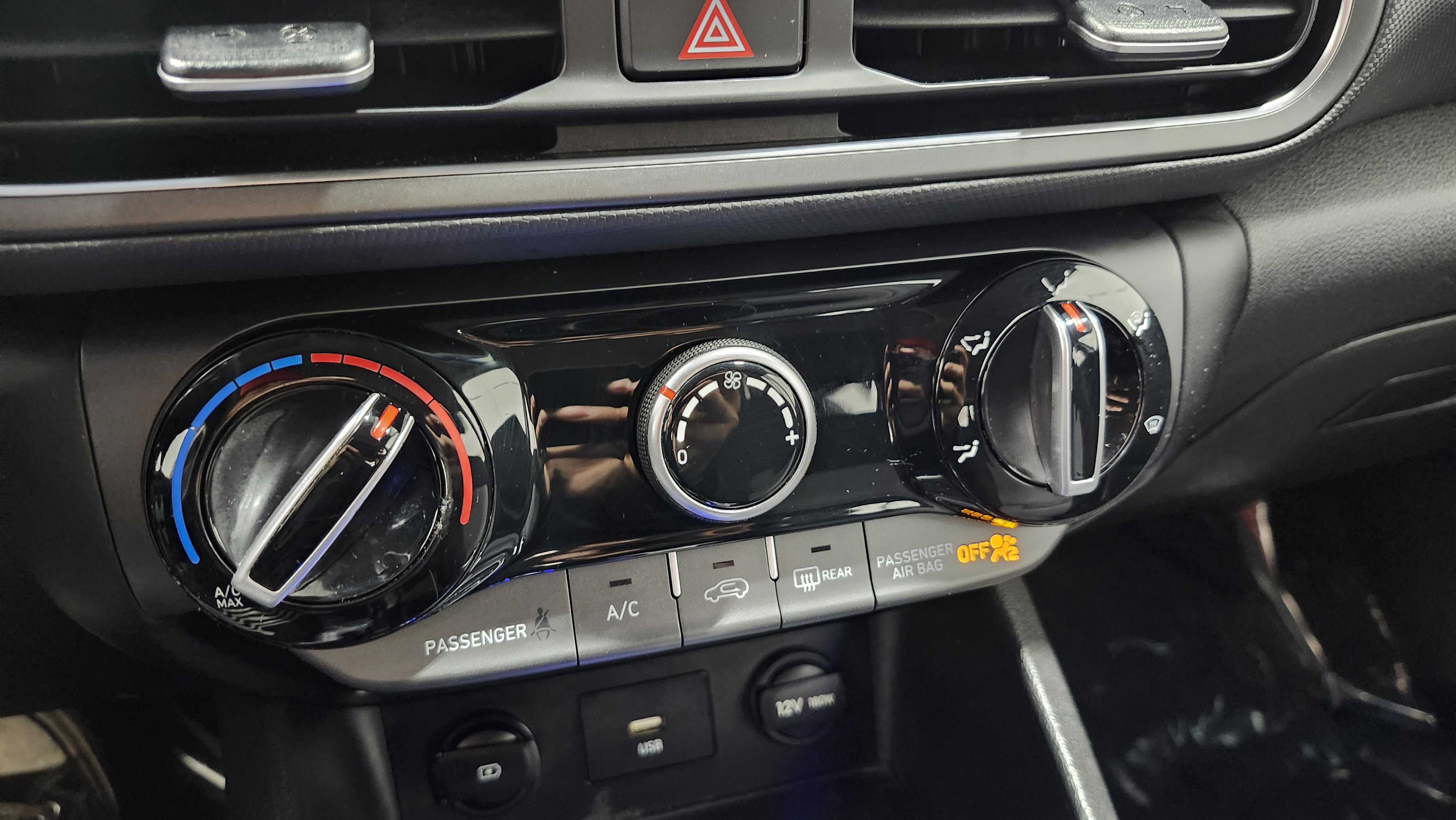 Used 2023 Hyundai Kona SE image 29