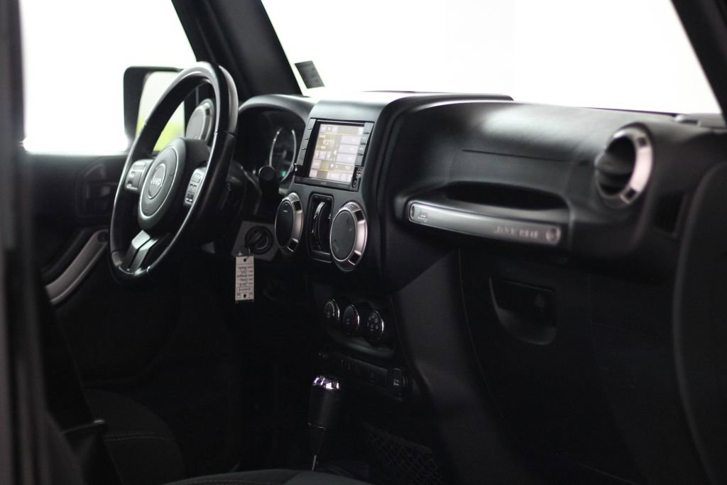 Used 2018 Jeep Wrangler Unlimited Sahara AWD/4WD image 53