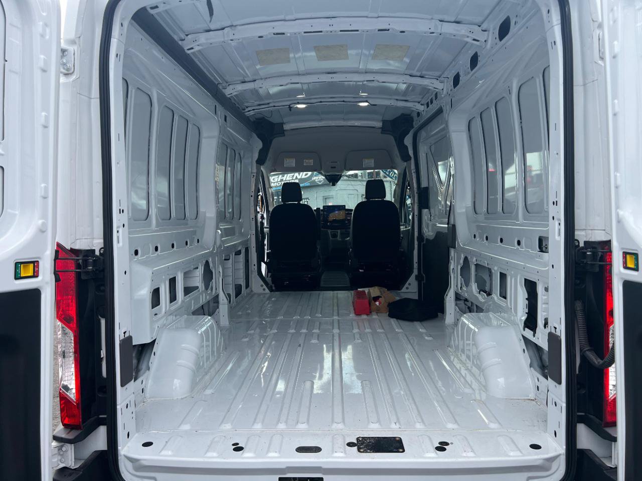 Used 2023 Ford E-Transit Medium Roof RWD image 23