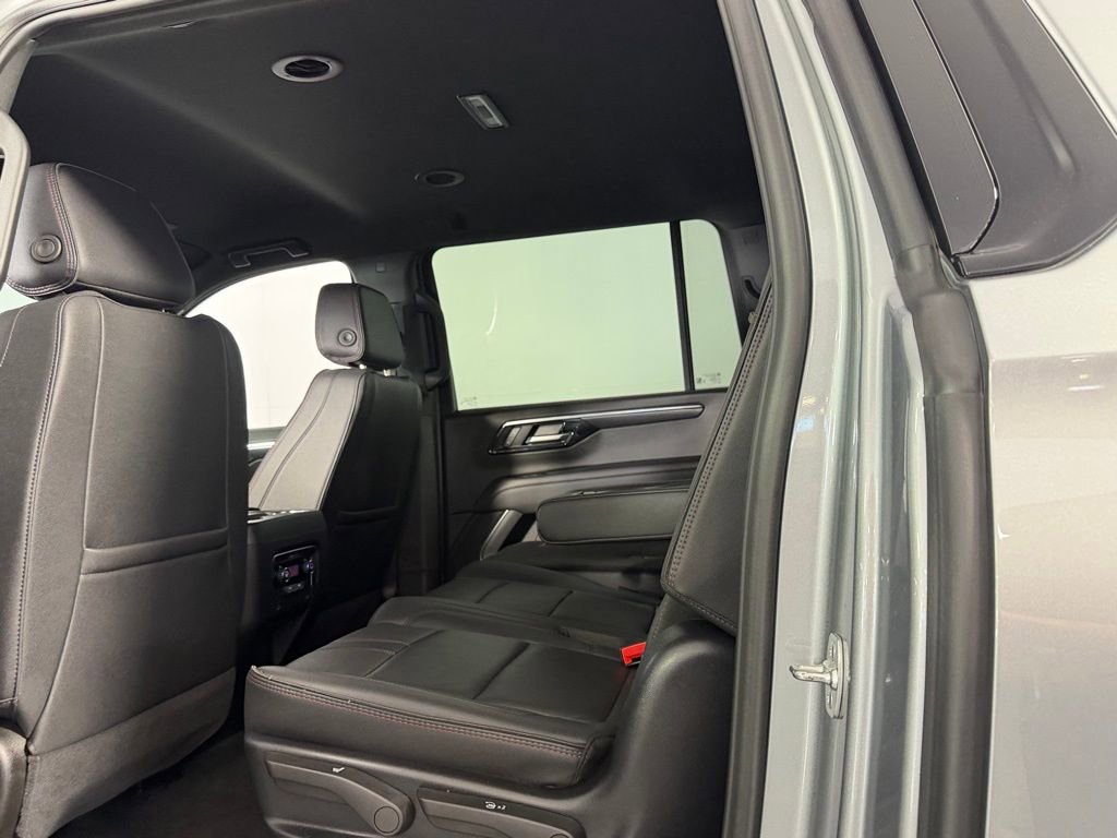 Used 2025 Chevrolet Suburban RST RWD image 25