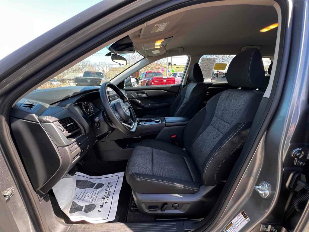 Used 2024 Nissan Rogue SV image 13