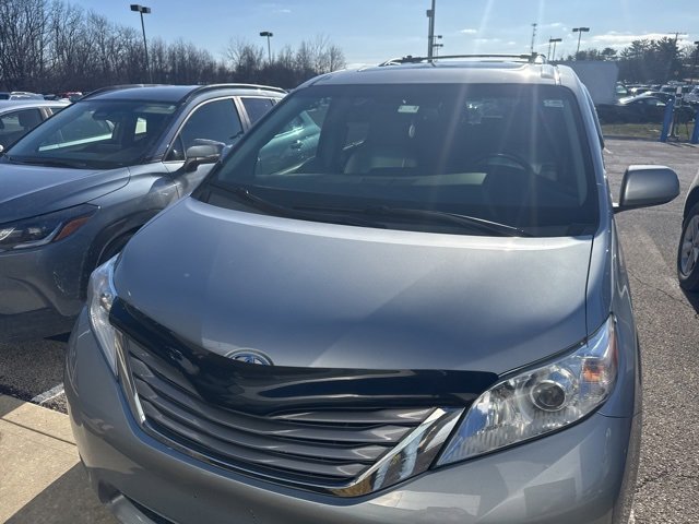 Used 2016 Toyota Sienna XLE image 3