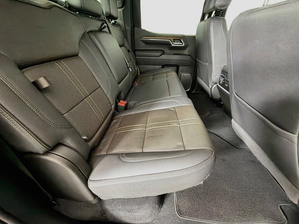 Used 2024 Chevrolet Silverado 1500 High Country w/ Technology Package AWD/4WD image 29