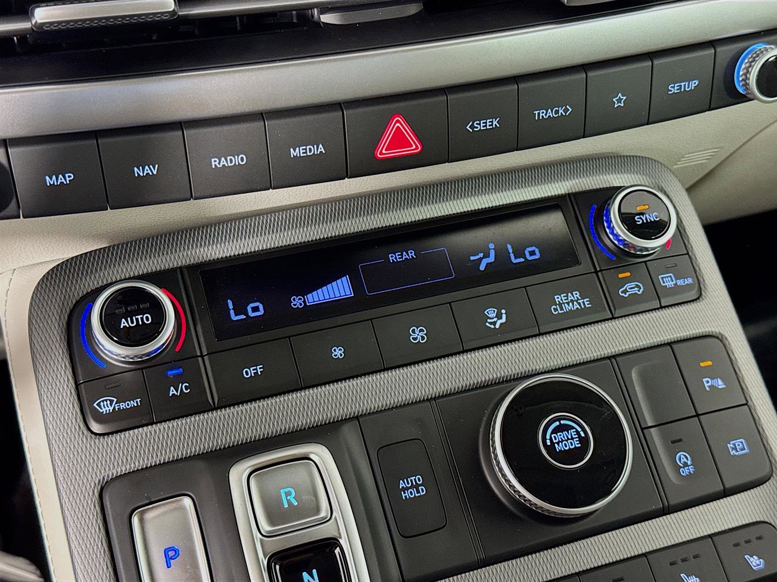 Used 2024 Hyundai Palisade Limited image 18