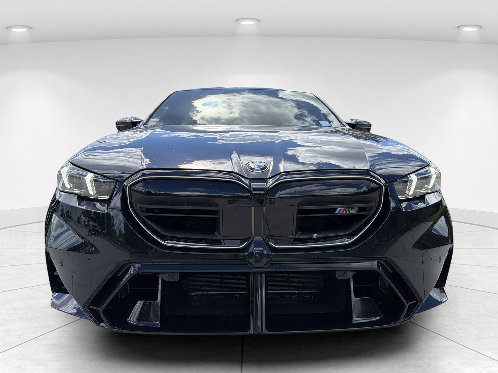 Used 2026 BMW M5 w/ Executive Package AWD/4WD image 2