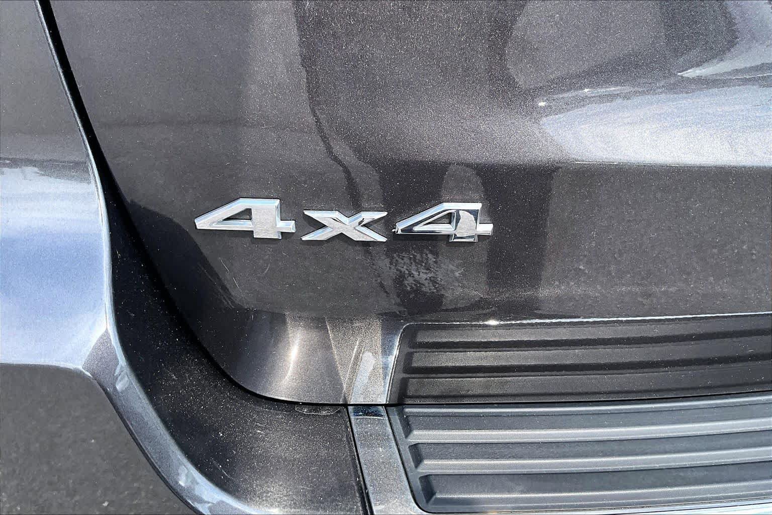 Used 2019 Jeep Grand Cherokee Limited AWD/4WD image 10