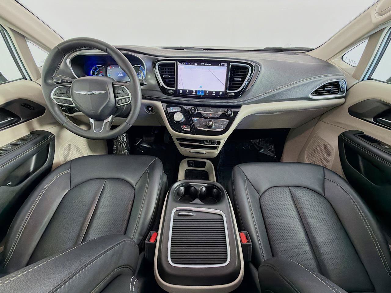 Used 2024 Chrysler Pacifica Limited FWD image 10