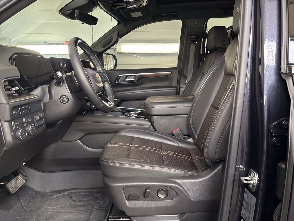 Used 2026 Chevrolet Tahoe High Country AWD/4WD image 14